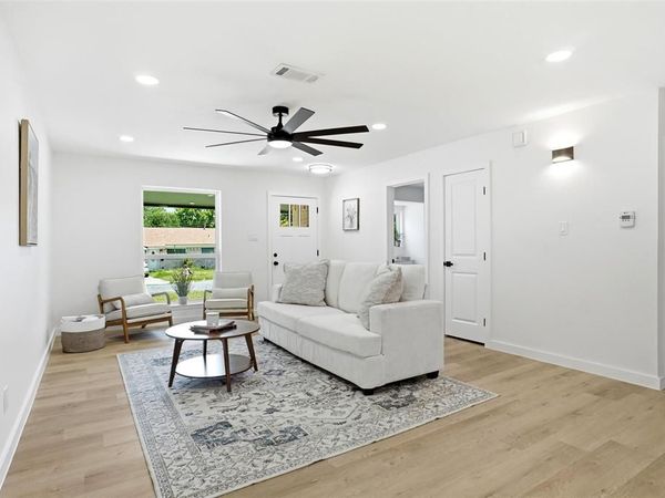 321 NW Wintercrest Road, Burleson, TX 76028