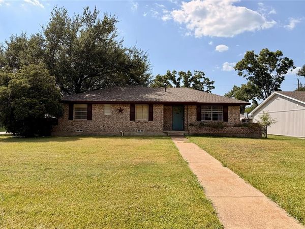 201 Collins Drive, Terrell, TX 75160