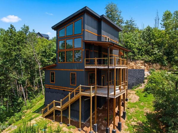2046 Spurling Rd, Sevierville, TN 37862