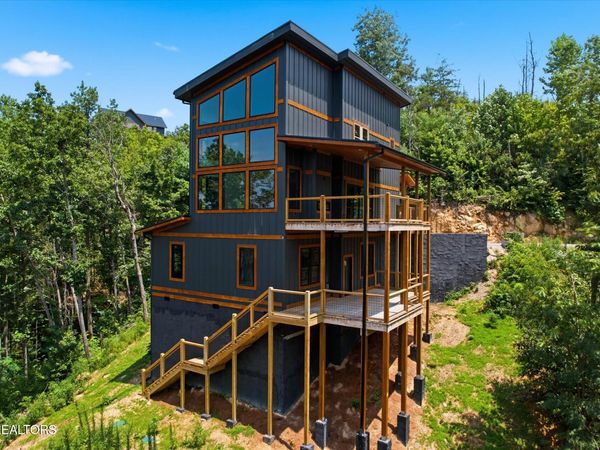 2046 Spurling Rd, Sevierville, TN 37862