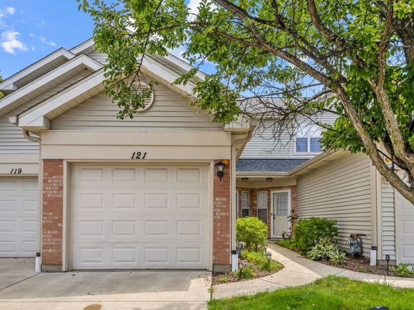 121 Golfview Drive , Glendale Heights, IL 60139