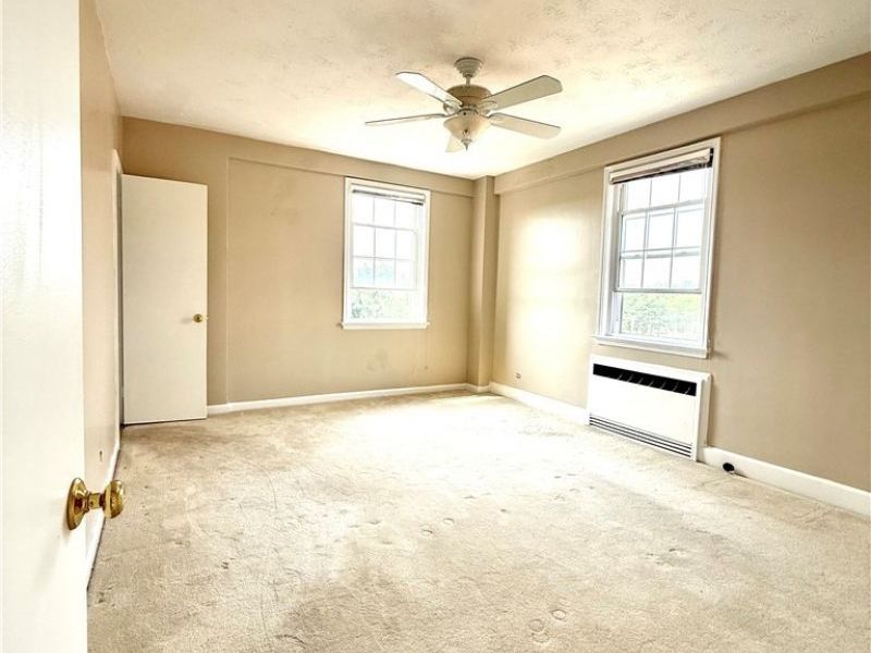 19015 Van Aken Boulevard, Shaker Heights, OH 44122 Photo 5