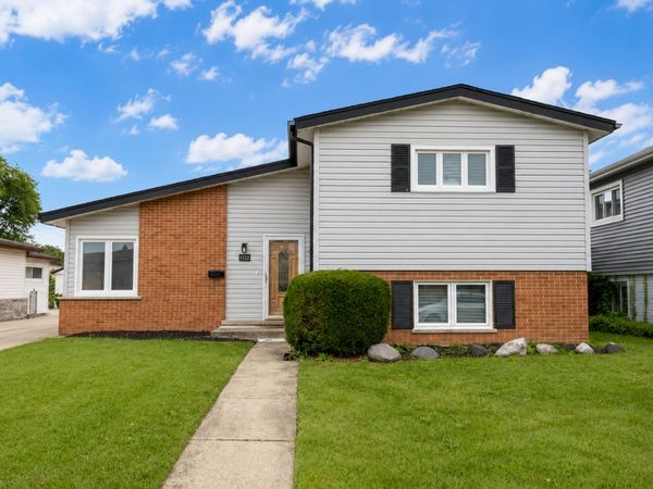 8147 N Chester Avenue , Niles, IL 60714