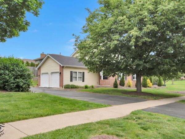 8348 Adbeth Avenue, Woodridge, IL 60517