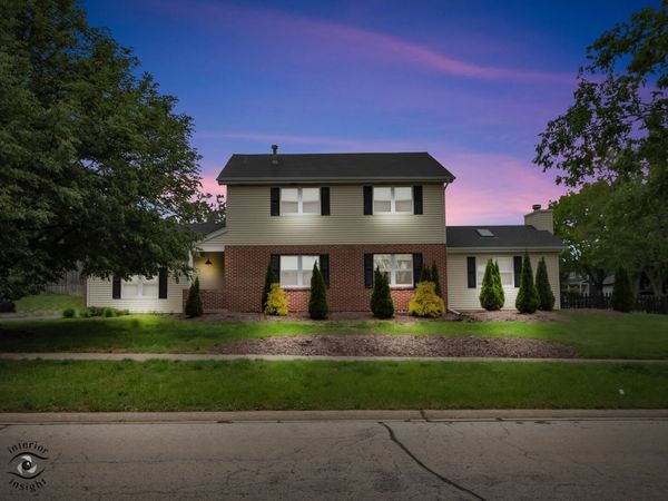 8348 Adbeth Avenue, Woodridge, IL 60517