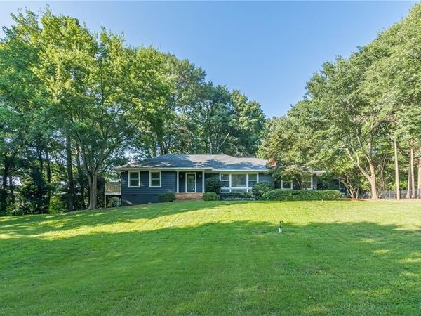 1040 Lindridge Drive NE, Atlanta, GA 30324