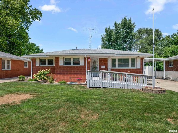 15 MONICA Court, Grandview, IL 62702