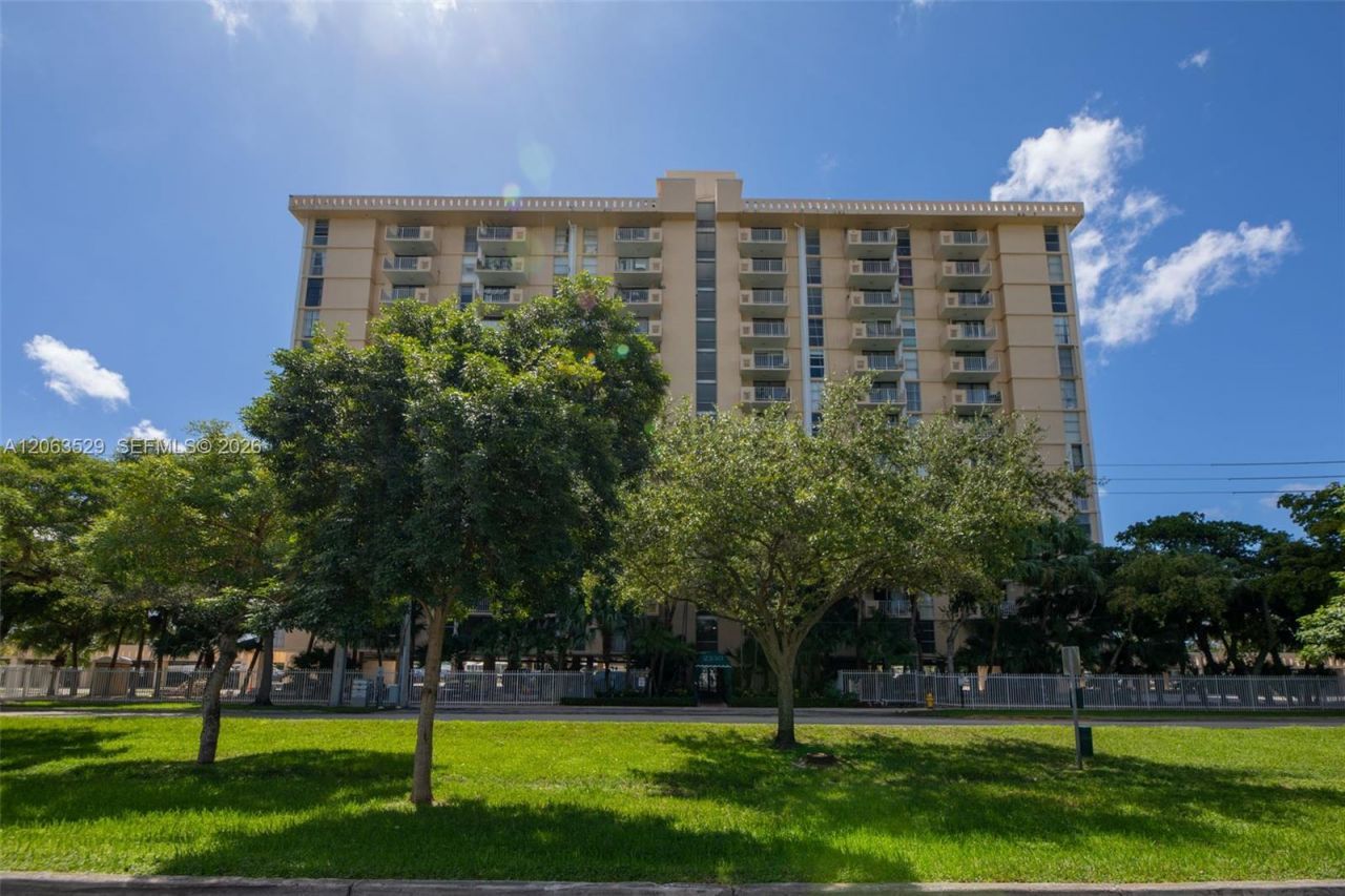 2350 NE 135th St , Unit 1503, North Miami, FL 33181 Photo