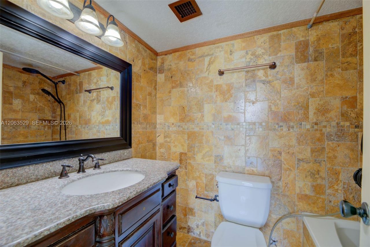 2350 NE 135th St , Unit 1503, North Miami, FL 33181 Photo
