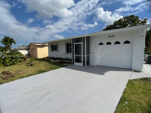 6990 NW 17th St , Margate, FL 33063