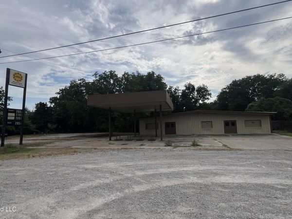 1814 Martin Luther King Junior Boulevard, Greenville, MS 38703