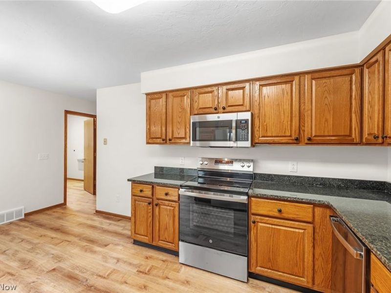 114 Barkwood Drive, Wadsworth, OH 44281 Photo 18