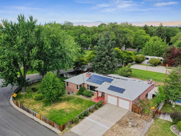 1800 Benjamin Franklin Drive, Reno, NV 89509