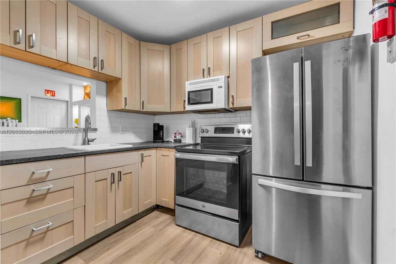 11201 NE 10th Ave, Unit 11203, Biscayne Park, FL 33161 Photo