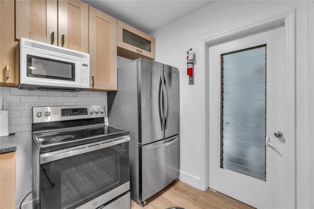 11201 NE 10th Ave, Unit 11203, Biscayne Park, FL 33161 Photo