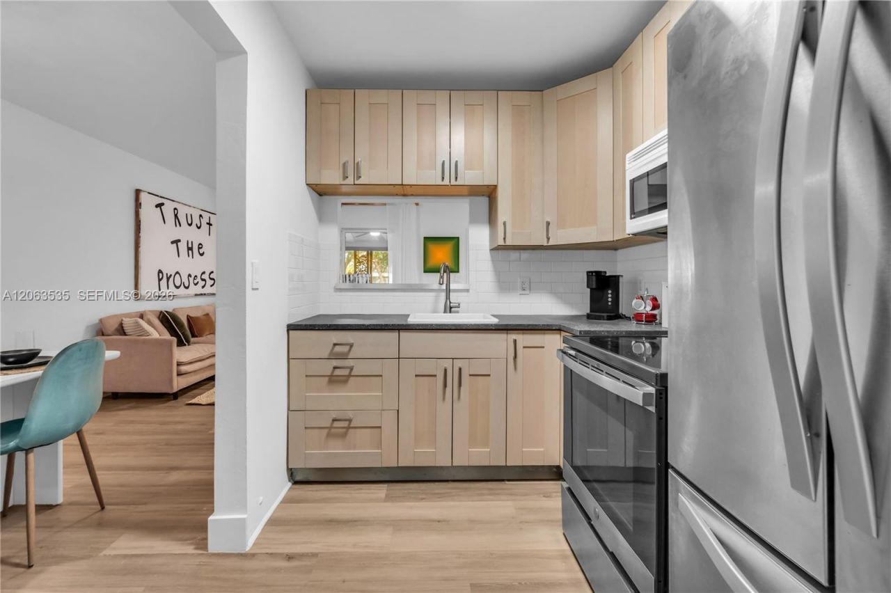 11201 NE 10th Ave, Unit 11203, Biscayne Park, FL 33161 Photo