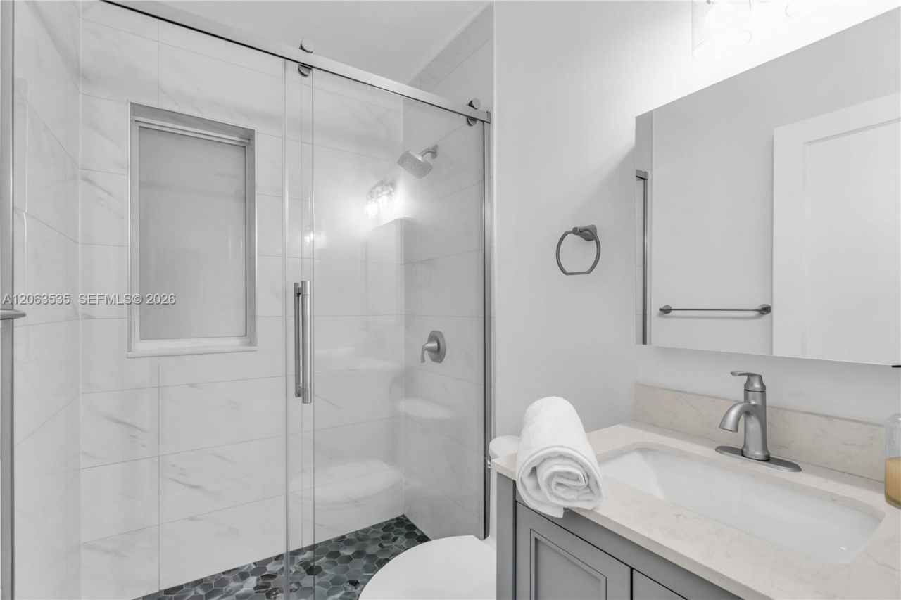 11201 NE 10th Ave, Unit 11203, Biscayne Park, FL 33161 Photo