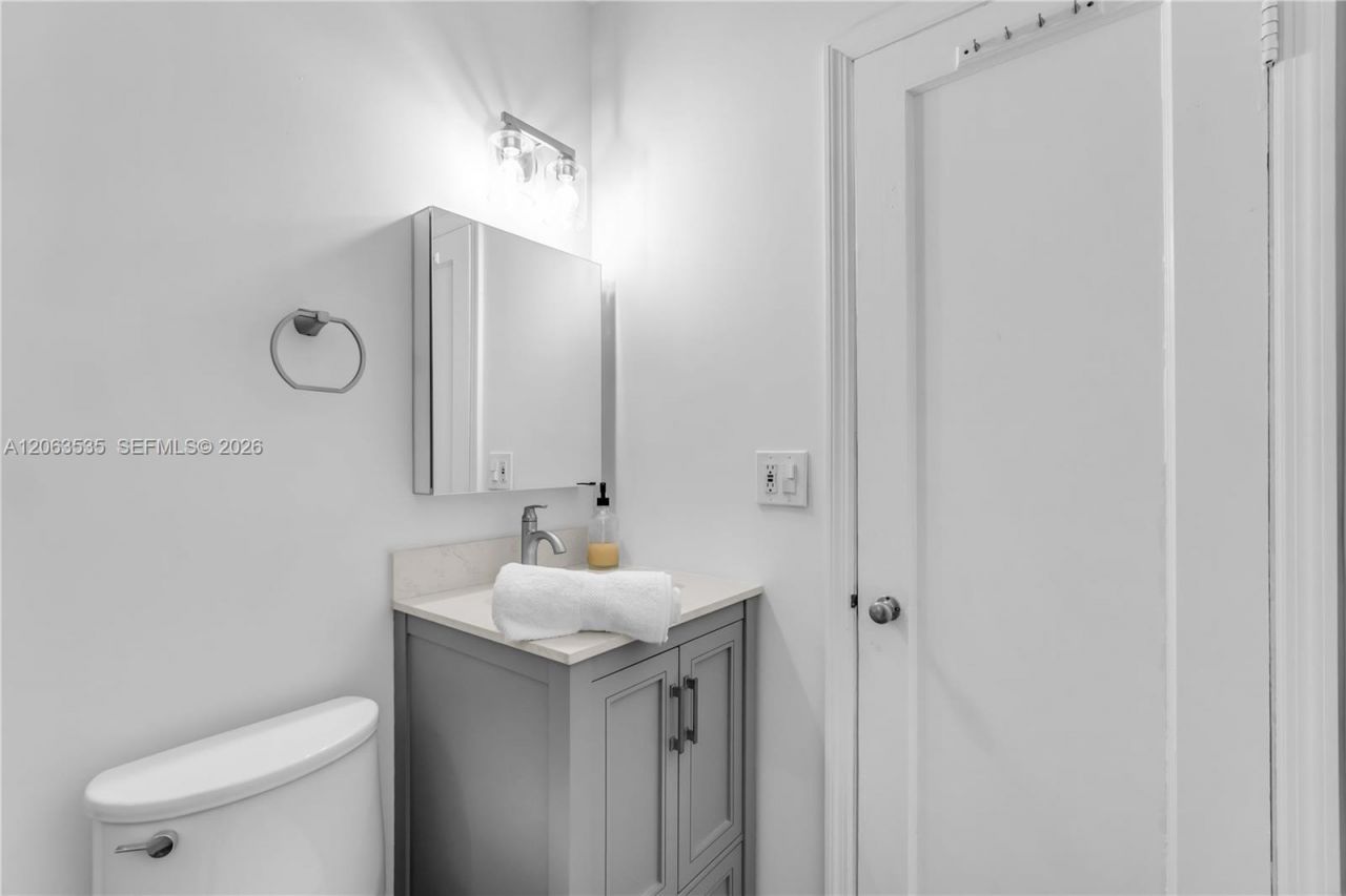 11201 NE 10th Ave, Unit 11203, Biscayne Park, FL 33161 Photo