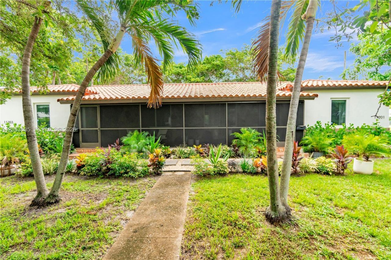 11201 NE 10th Ave, Unit 11203, Biscayne Park, FL 33161 Photo