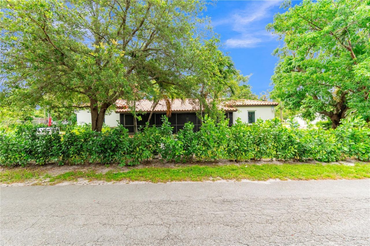 11201 NE 10th Ave, Unit 11203, Biscayne Park, FL 33161 Photo