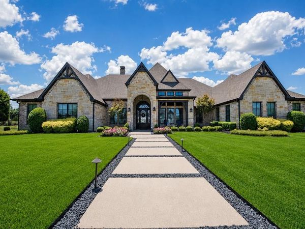 306 Renaissance Lane, Heath, TX 75032