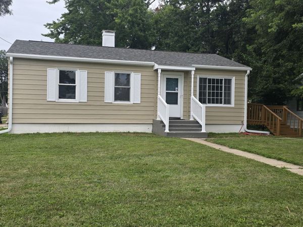 910 W 11th Street , Sterling, IL 61081