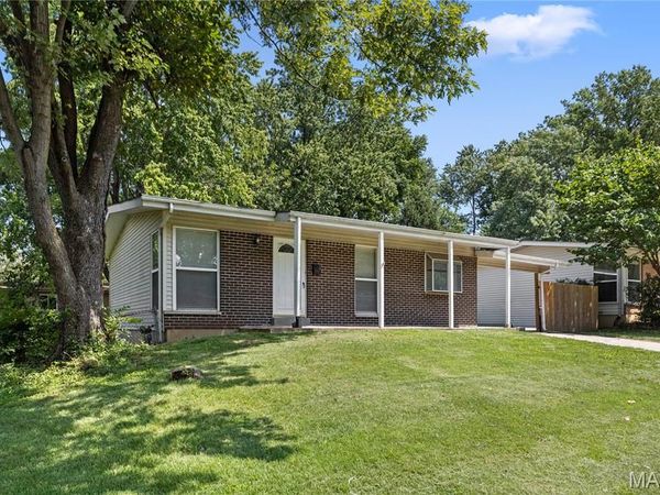 1105 Apache Drive , Florissant, MO 63033