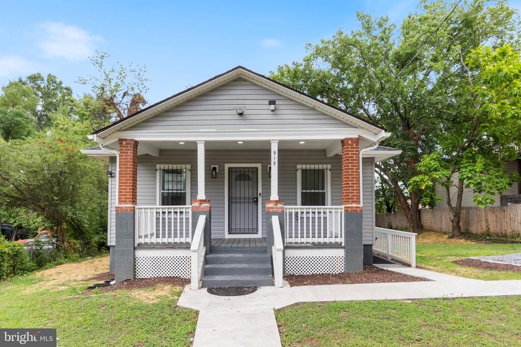 915 EASTERN AVENUE NE, CAPITOL HEIGHTS, MD 20743