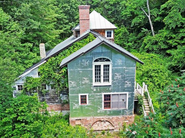15 E Burr Pond Road, Sudbury, VT 05733