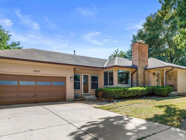 11825 W Elmhurst Pkwy, Wauwatosa, WI 53226