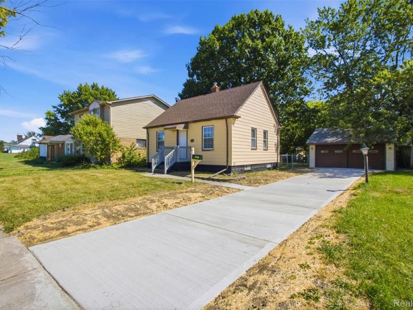 20600 Lennon Street, Harper Woods, Mi 48225