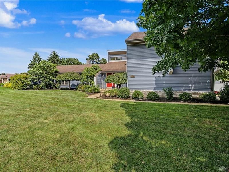 2605 Greenlawn Drive, Troy, OH 45373 Photo 2