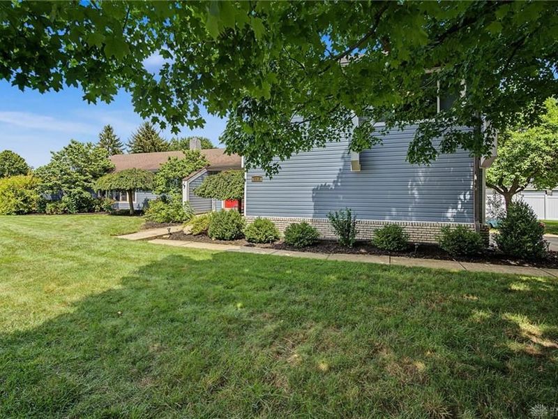 2605 Greenlawn Drive, Troy, OH 45373 Photo 3
