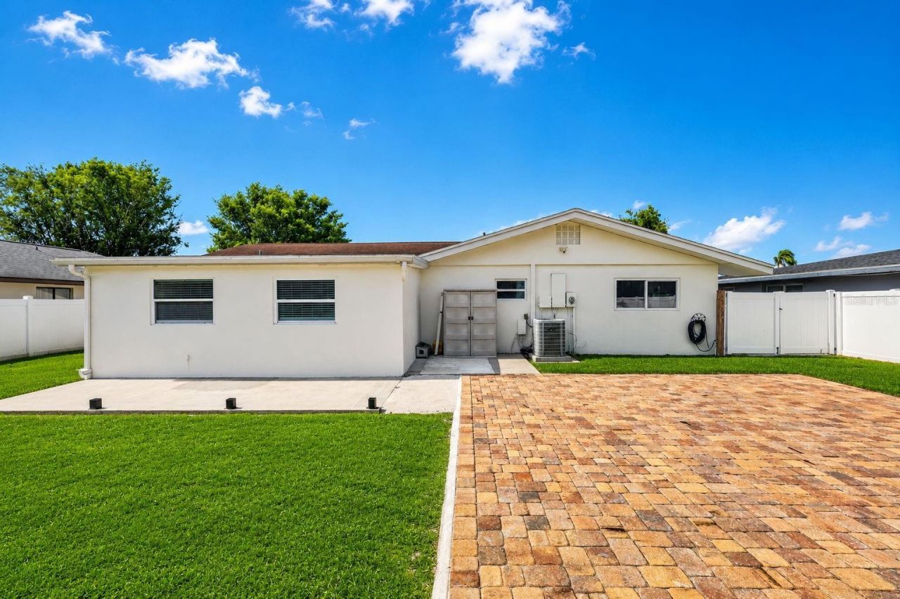 2711 27th Avenue Drive W, Bradenton, FL 34205 Photo