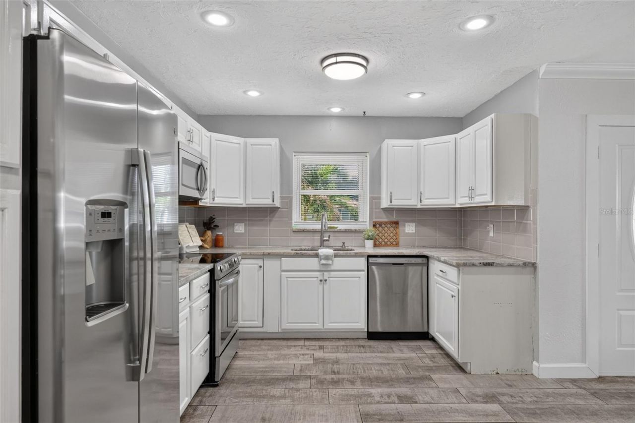 2711 27th Avenue Drive W, Bradenton, FL 34205 Photo