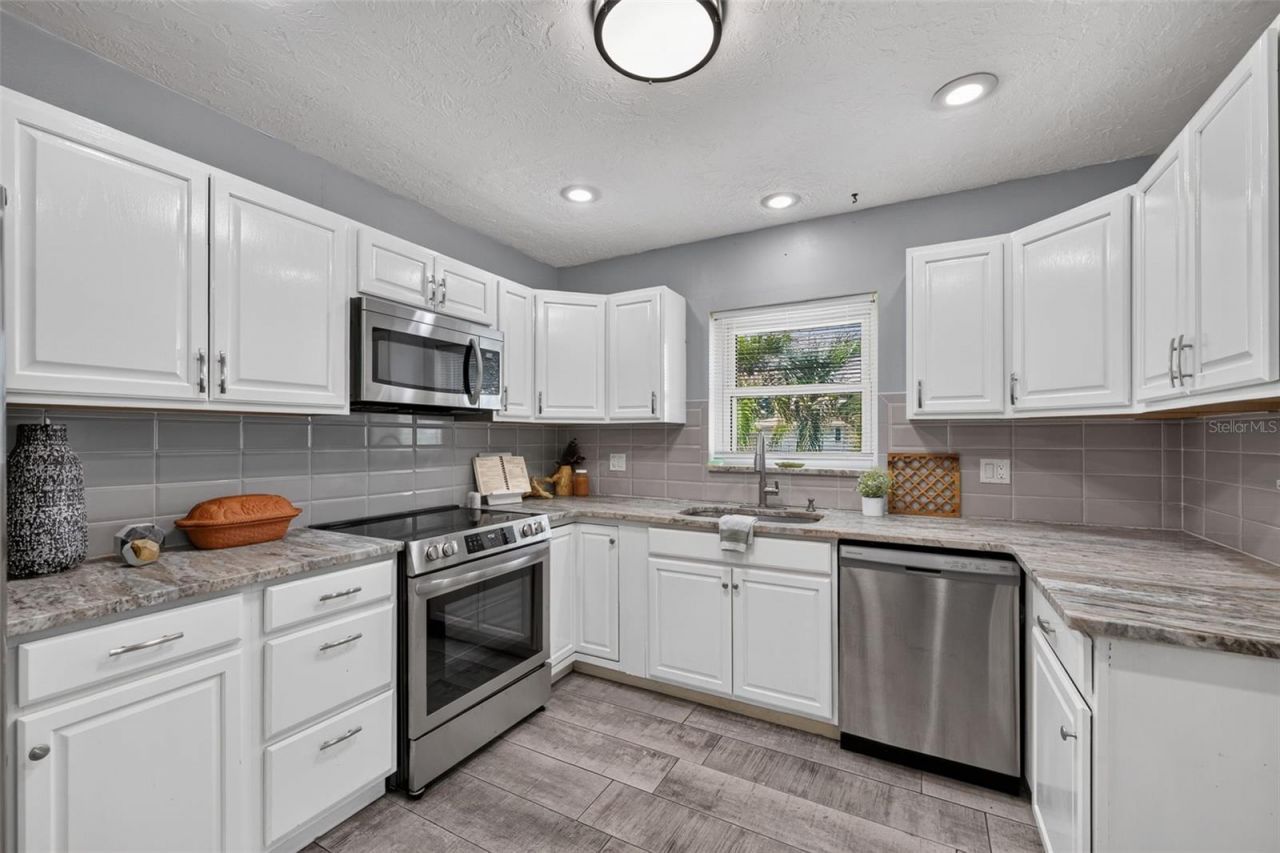 2711 27th Avenue Drive W, Bradenton, FL 34205 Photo
