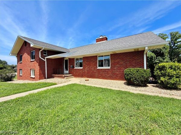 961 Lakeview Drive, Parkersburg, WV 26104
