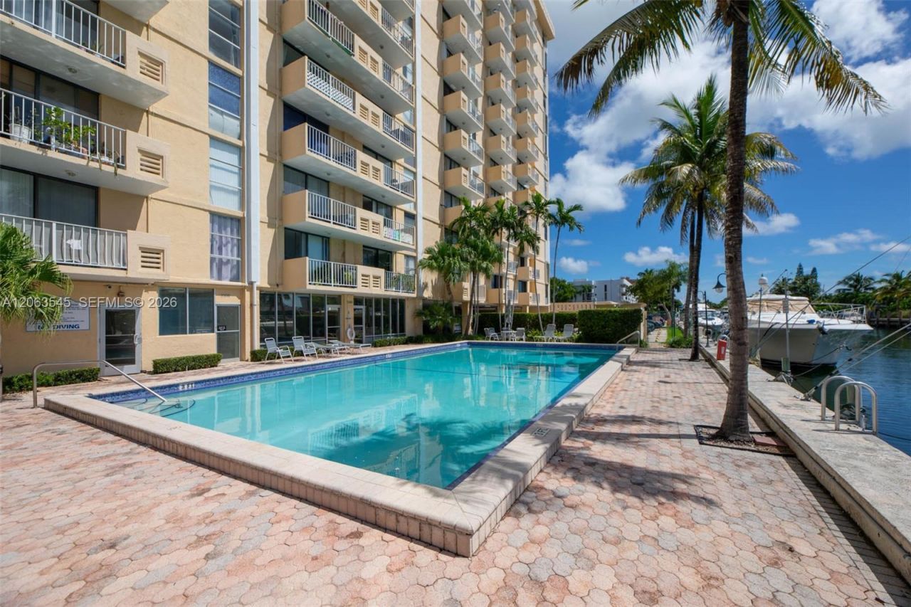 2350 NE 135th St, Unit 1503, North Miami, FL 33181 Photo