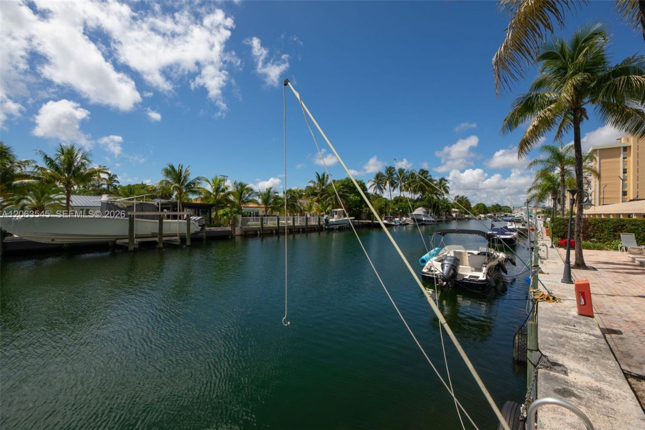2350 NE 135th St, Unit 1503, North Miami, FL 33181 Photo