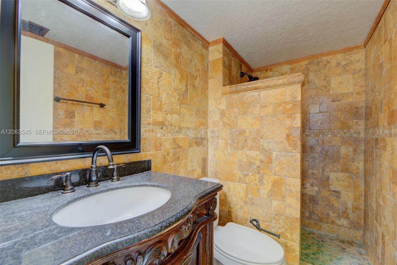 2350 NE 135th St, Unit 1503, North Miami, FL 33181 Photo