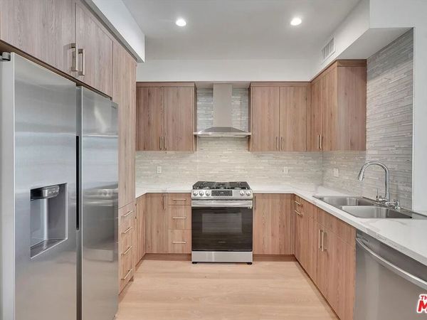 14419 Riverside Drive, Unit 306, Sherman Oaks, CA 91423