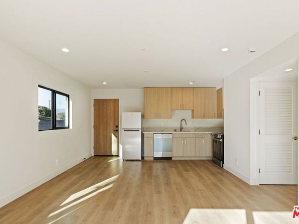 2838 Marsh Street, Los Angeles, CA 90039