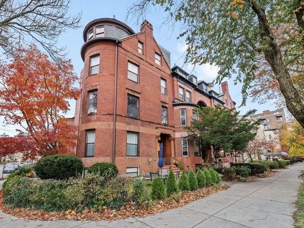 1880 Beacon St, Unit 6, Brookline, MA 02445