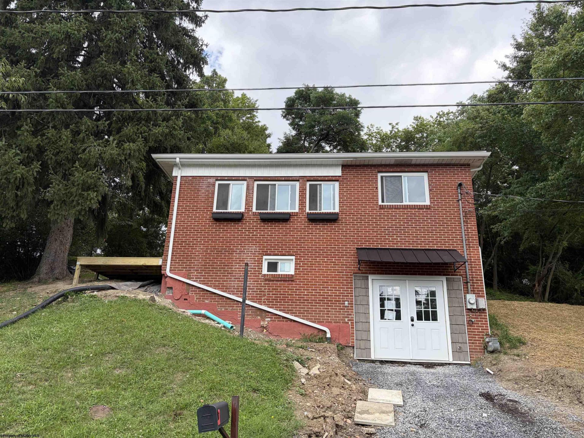 27 W Washington Avenue, Westover, WV 26501 Main Photo