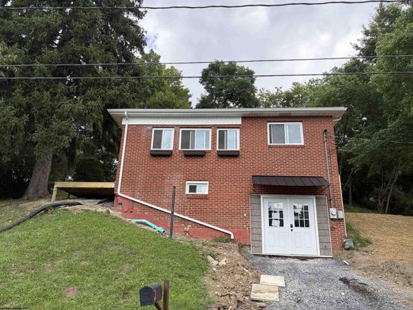27 W Washington Avenue, Westover, WV 26501