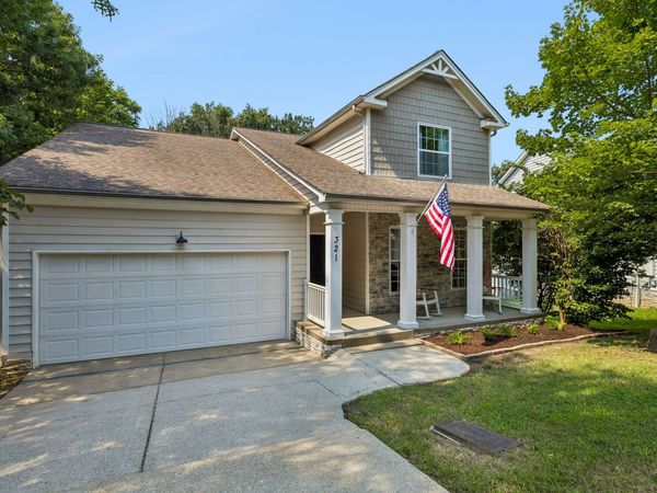 321 Deep Woods Cir, Nashville, TN 37214