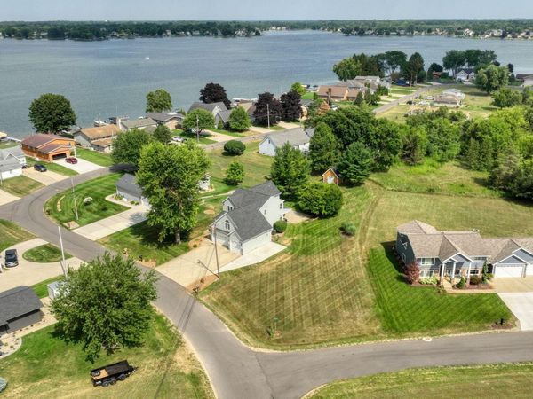 123 N Grand Pointe Drive, Brooklyn, MI 49230