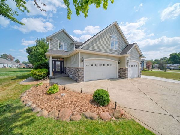 123 N Grand Pointe Drive, Brooklyn, MI 49230