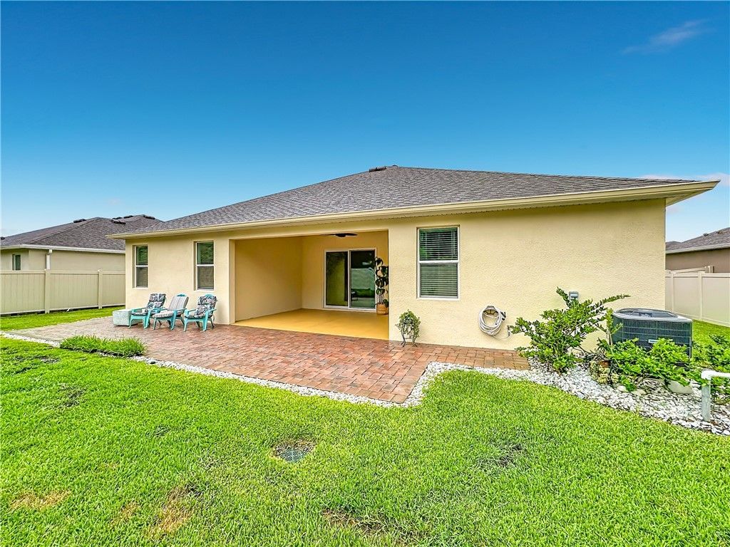 111 52nd Square, Vero Beach, FL 32968 Photo
