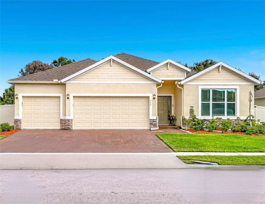 111 52nd Square, Vero Beach, FL 32968 Photo